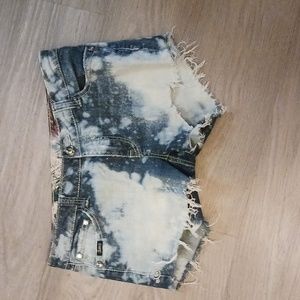 Adiktd bleach wash cutoffs